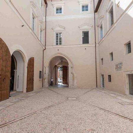 Palazzo Pica Alfieri Centro Storico Bed & Breakfast L'Aquila Exterior photo