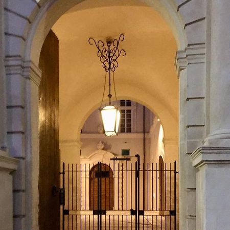 Palazzo Pica Alfieri Centro Storico Bed & Breakfast L'Aquila Exterior photo