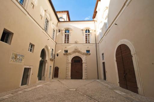 Palazzo Pica Alfieri Centro Storico Bed & Breakfast L'Aquila Exterior photo