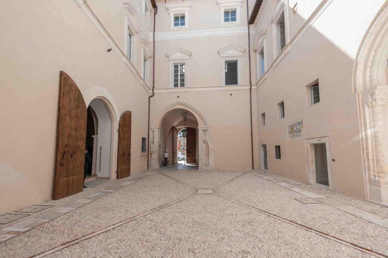 Palazzo Pica Alfieri Centro Storico Bed & Breakfast L'Aquila Exterior photo