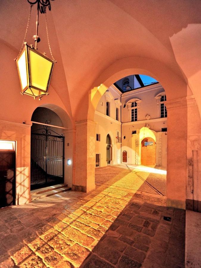 Palazzo Pica Alfieri Centro Storico Bed & Breakfast L'Aquila Exterior photo