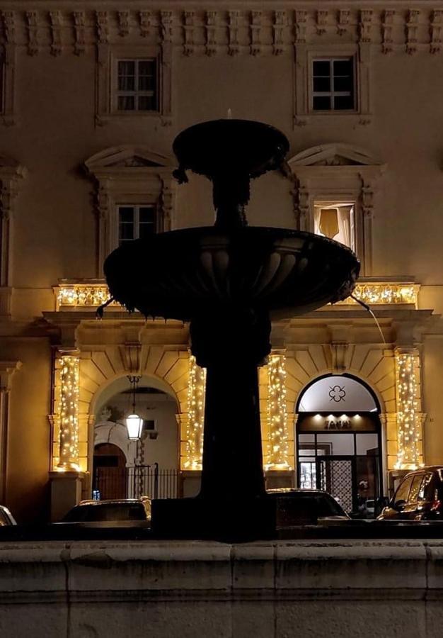 Palazzo Pica Alfieri Centro Storico Bed & Breakfast L'Aquila Exterior photo