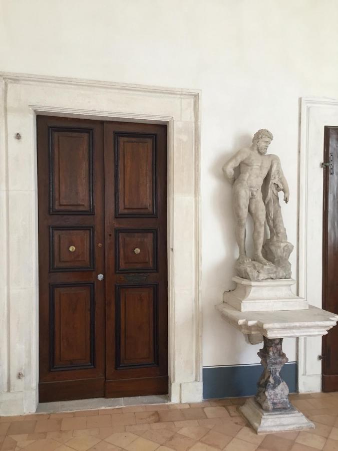 Palazzo Pica Alfieri Centro Storico Bed & Breakfast L'Aquila Exterior photo